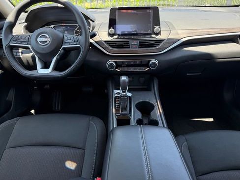 Used 2025 Nissan Altima 2.5 SV FWD image 20