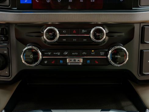 Used 2026 Ford F450 Platinum w/ Platinum Plus Package image 28