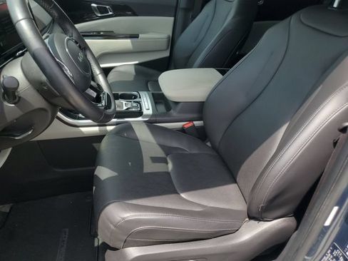 Used 2024 Kia Carnival EX FWD image 20