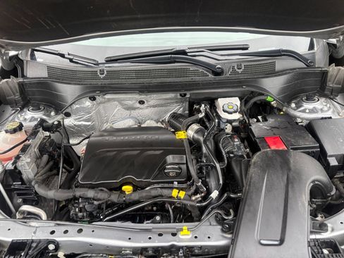Used 2025 Chevrolet Trax LT FWD image 30