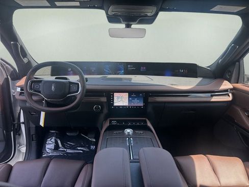 New 2026 Lincoln Navigator Reserve AWD/4WD image 13
