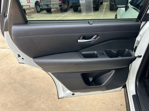 Used 2022 Nissan Pathfinder SL image 23