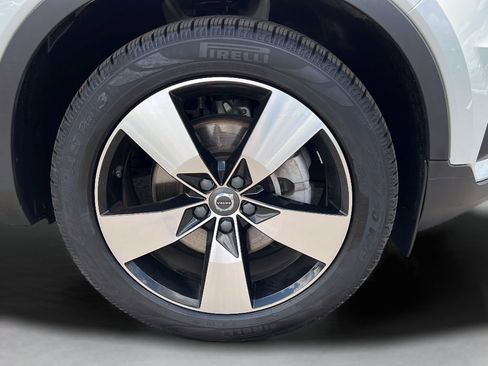 Used 2021 Volvo XC40 T5 Momentum w/ Premium Package AWD/4WD image 10