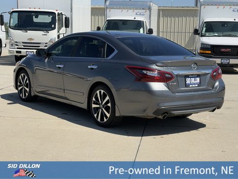 Used 2017 Nissan Altima 2.5 SR w/ LED Appearance Package FWD image 6