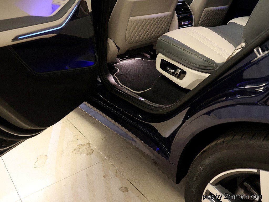 Certified 2025 BMW X7 xDrive40i AWD/4WD image 32