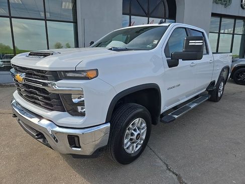 Used 2025 Chevrolet Silverado 2500 LT w/ Convenience Package AWD/4WD image 2