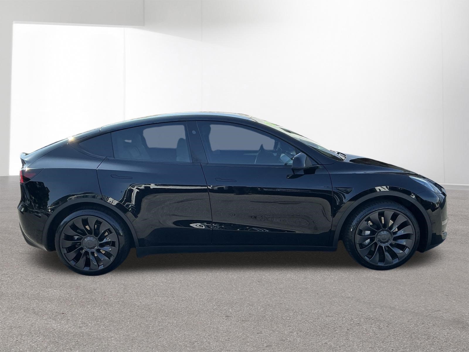 Used 2024 Tesla Model Y Long Range AWD/4WD image 2