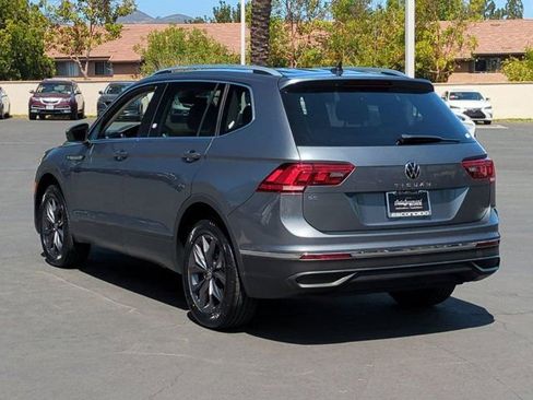 Used 2022 Volkswagen Tiguan SE w/ Panoramic Sunroof Package FWD image 7