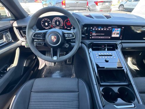 Used 2025 Porsche Panamera image 22