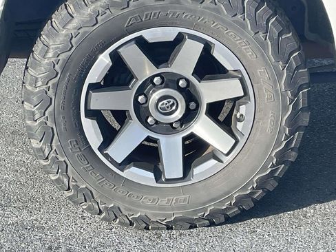 Used 2019 Toyota 4Runner TRD Off-Road image 12