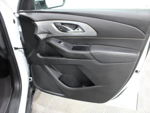 Used 2022 Chevrolet Traverse LT FWD image 28