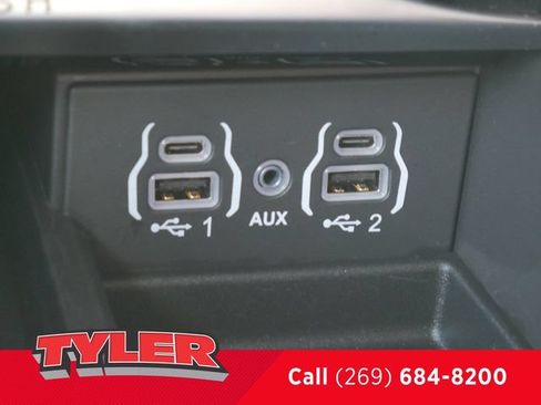 Used 2022 Chrysler Pacifica Limited AWD/4WD image 34