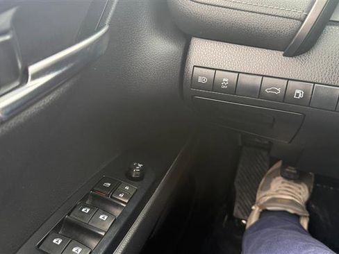 Used 2018 Toyota Camry SE image 28