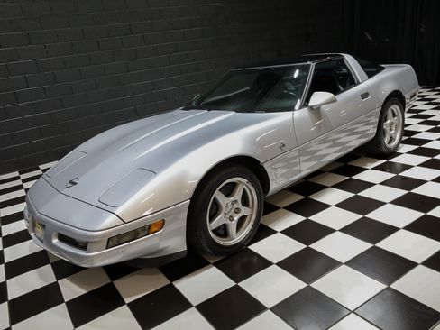Used 1996 Chevrolet Corvette Coupe RWD image 7