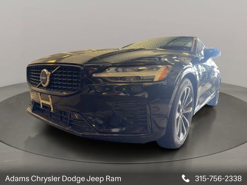 Used 2023 Volvo S60 T8 Plus image 3