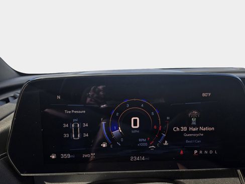 Used 2025 Chevrolet Traverse LT image 11