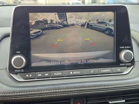 Used 2024 Nissan Rogue SV FWD image 7