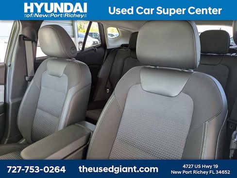 Used 2024 Chevrolet Trax LT w/ LT Convenience Package image 7