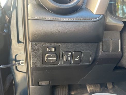 Used 2018 Toyota RAV4 XLE image 18