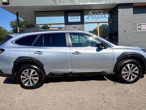 Used 2025 Subaru Outback Premium AWD/4WD image 2