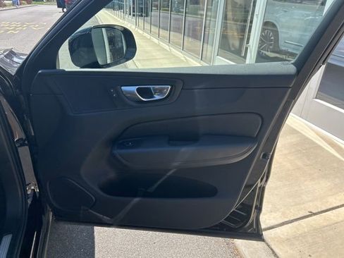 Certified 2025 Volvo XC60 B5 Plus AWD/4WD image 14