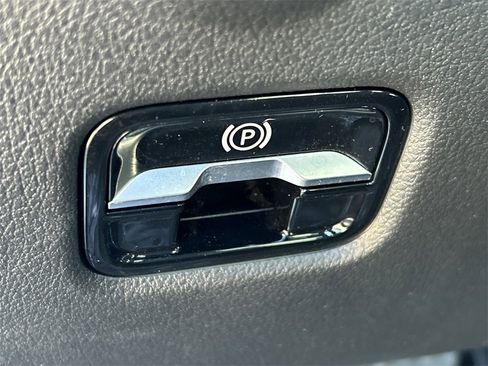 Used 2025 Mercedes-Benz C 36 AMG S image 32