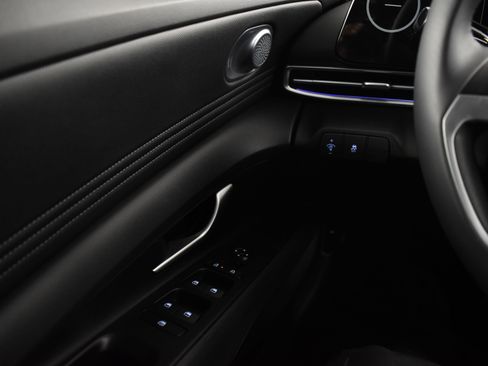 Used 2025 Hyundai Elantra SEL image 46