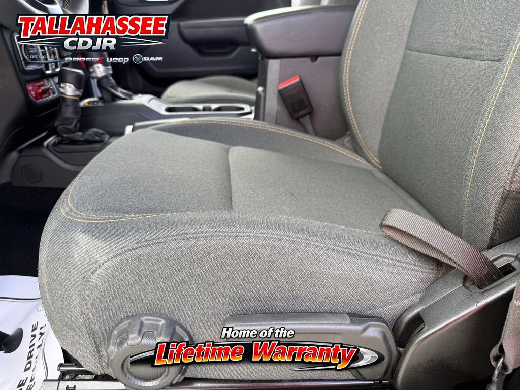 Used 2025 Jeep Gladiator Mojave AWD/4WD image 18