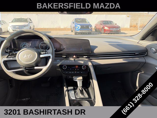 Used 2025 Hyundai Elantra SEL FWD image 12
