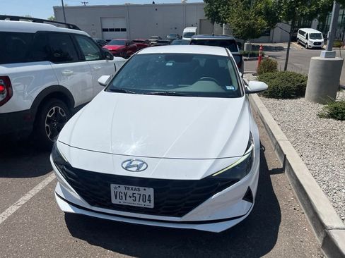 Used 2023 Hyundai Elantra Blue FWD image 3