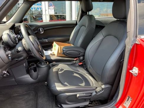 Used 2021 MINI Cooper 2-Door Hardtop FWD image 2