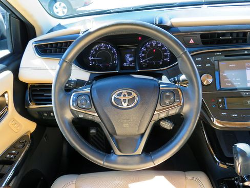 Used 2016 Toyota Avalon Limited image 18