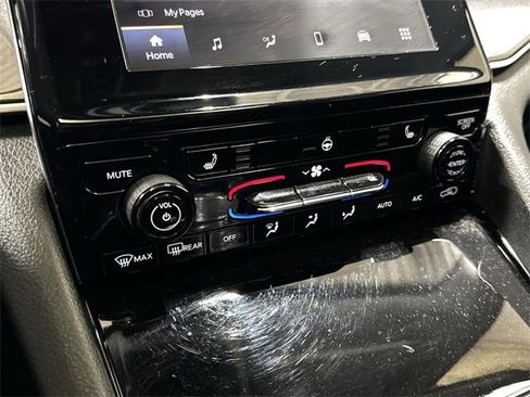 Used 2023 Jeep Grand Cherokee Laredo w/ Luxury Tech Group I image 20