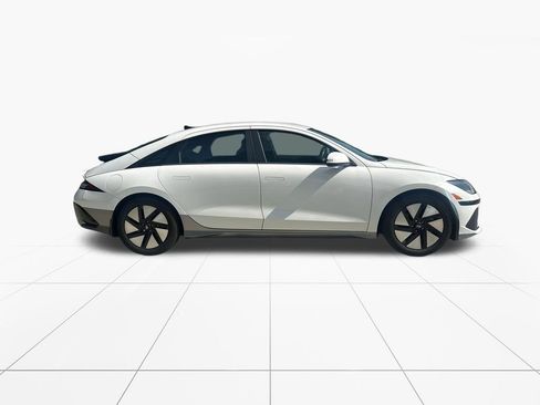 Used 2024 Hyundai Ioniq 6 SE RWD image 9