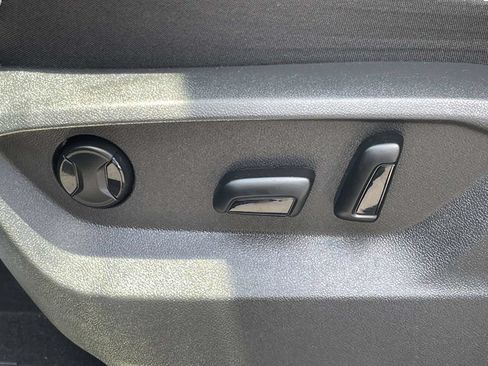 Used 2025 Volkswagen Atlas SE FWD image 28