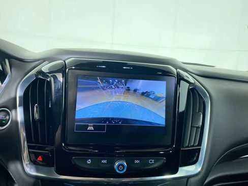 Used 2022 Chevrolet Traverse LT image 19