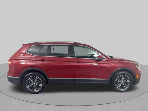 Used 2018 Volkswagen Tiguan SEL AWD/4WD image 36