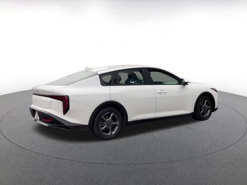 Used 2025 Kia K4 LXS image 15