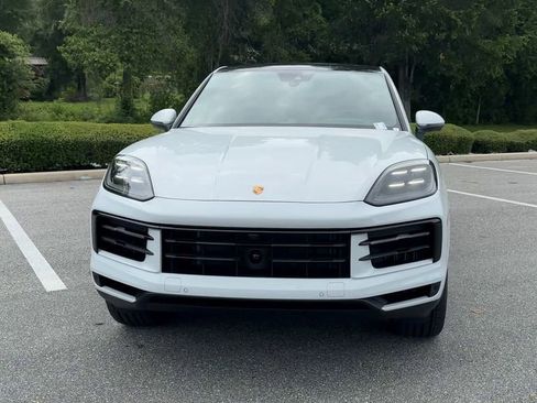 New 2025 Porsche Cayenne Coupe image 3