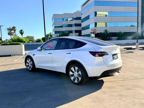 Used 2022 Tesla Model Y Long Range AWD/4WD image 12