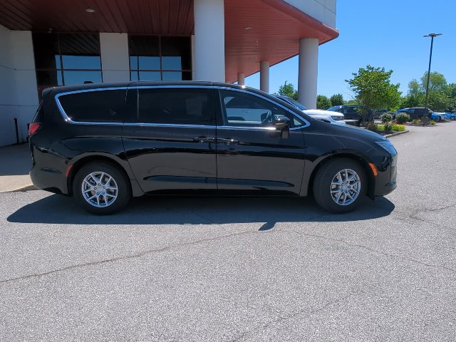 New 2027 Chrysler Pacifica Select w/ Family Tech Group FWD image 36