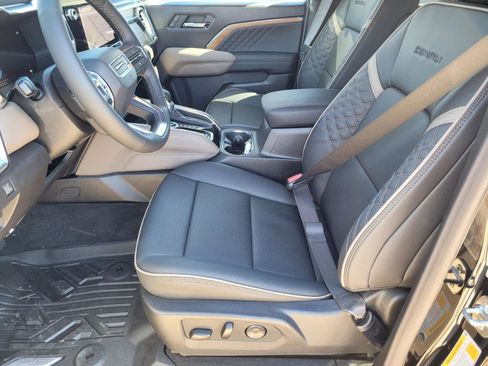New 2026 GMC Canyon Denali w/ LPO, Denali Black Edition image 8