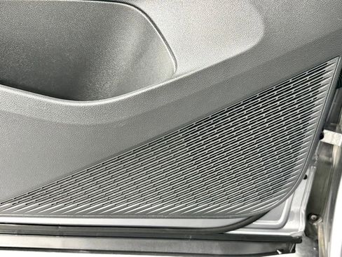 Used 2025 Volkswagen Atlas Cross Sport SE image 19