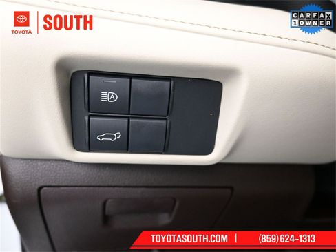 Used 2022 Toyota Highlander XLE image 24