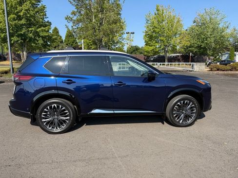 Used 2025 Nissan Rogue Platinum AWD/4WD image 8