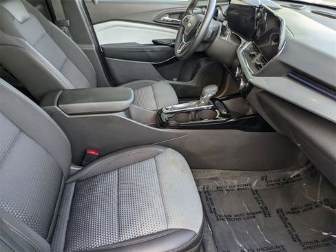 Used 2025 Chevrolet Trax LT w/ LT Convenience Package image 30