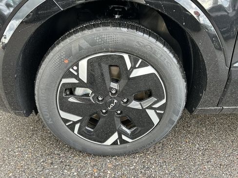 New 2026 Kia Niro Wind FWD image 9
