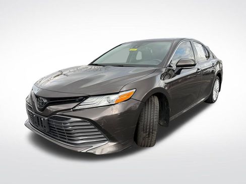 Used 2020 Toyota Camry XLE FWD image 6