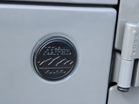 Used 2021 Jeep Wrangler Unlimited Sahara AWD/4WD image 7