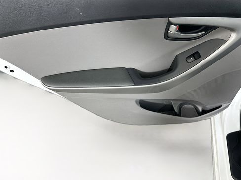 Used 2016 Hyundai Elantra SE image 23